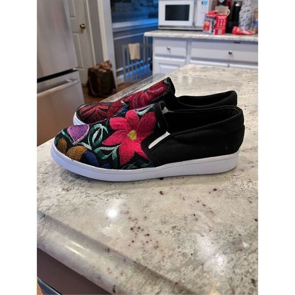 Talam Mexico Embroidered Black Floral Slip On Sneakers sz 10 EUC - Picture 4 of 5